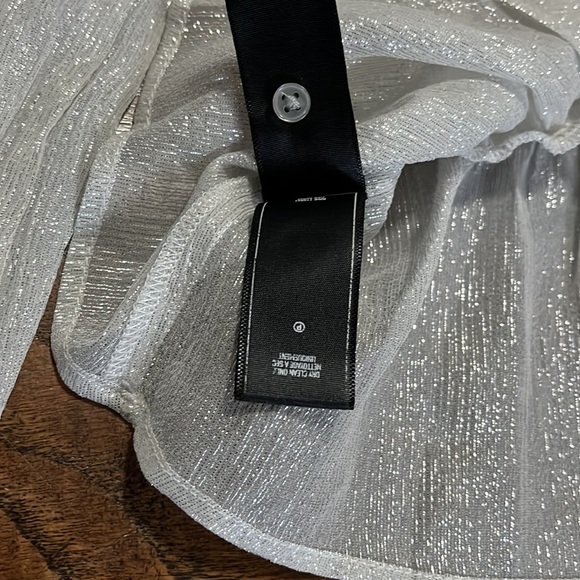 7 For All Mankind Silk Metallic V-Neck Peplum Blouse Women’s Size XS - Picture 12 of 12